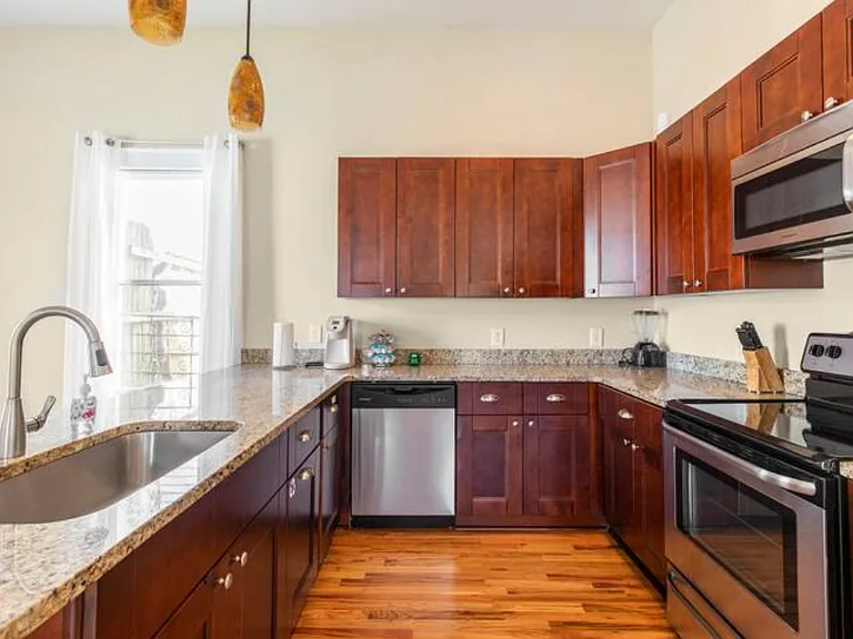 684 Grady Pl SW — Photo 3