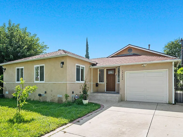 17434 Emelita St — Photo 2