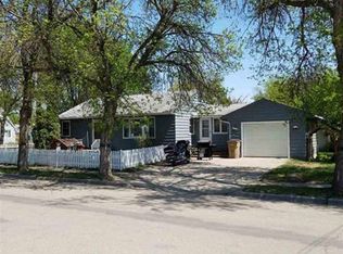 618 14th St NW, Minot, ND 58703
