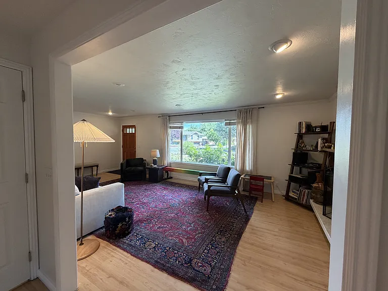 2480 Eastbourne Dr — Photo 16