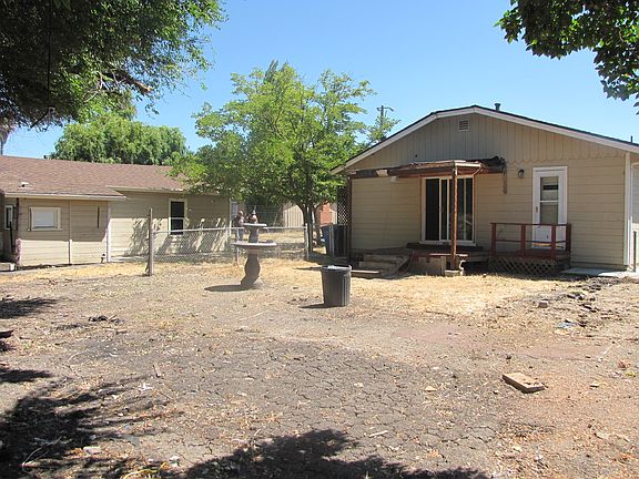 4th image of 3863 Broadway St
