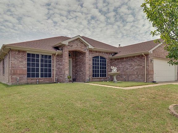 3rd image of 1012 Cove Hollow Dr