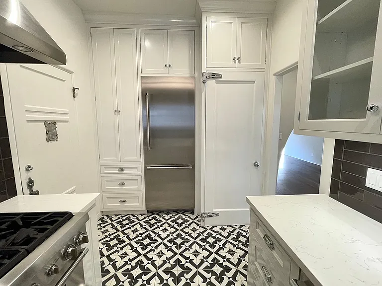 1330 N Harper Ave #108 — Photo 22