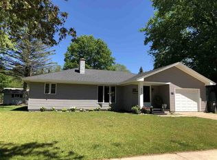 555 E Lake St, Harbor Springs, MI 49740
