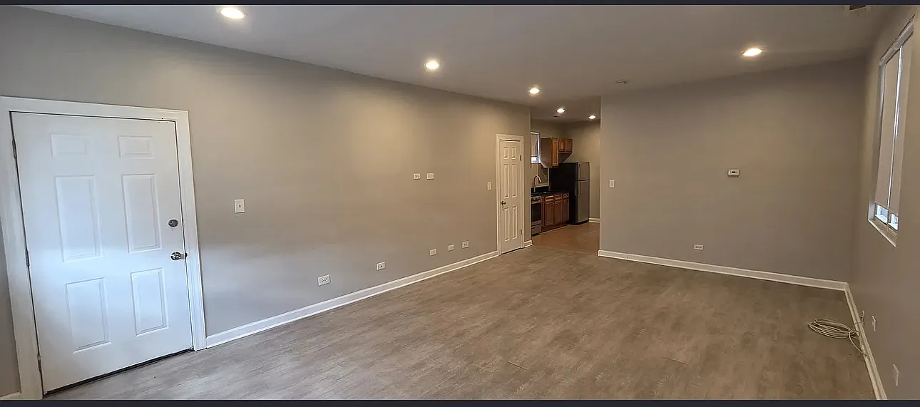 3 bed, 1000 sqft, $1,650 — Photo 2