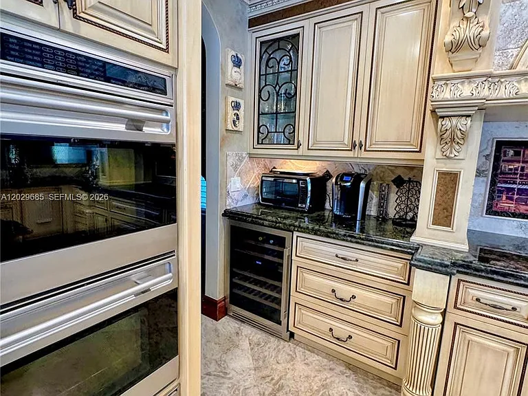 10445 Canterbury Ct — Photo 28