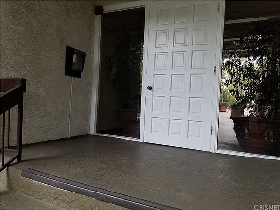 4th image of 11827 Magnolia Blvd #208
