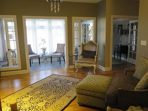 4th image of 414 Southfield Dr