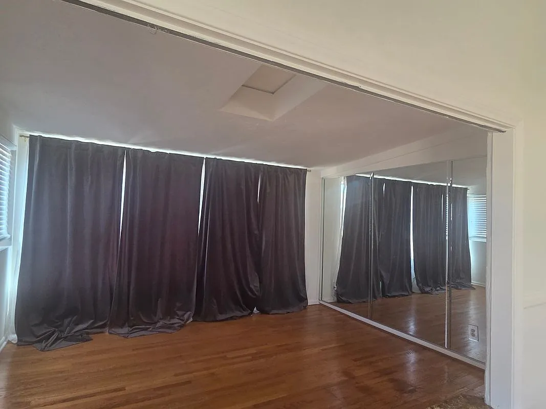 4 bed, 2.5 bath, 2272 sqft, $5,900 — Photo 4