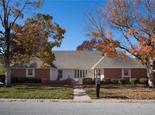 9408 Olmstead Rd, Kansas City, MO 64138