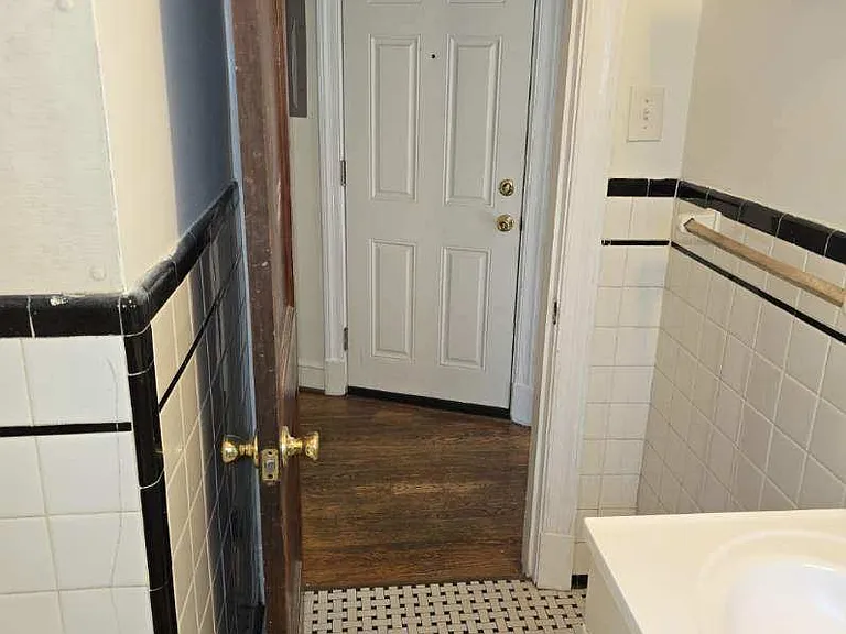 Full bathroom