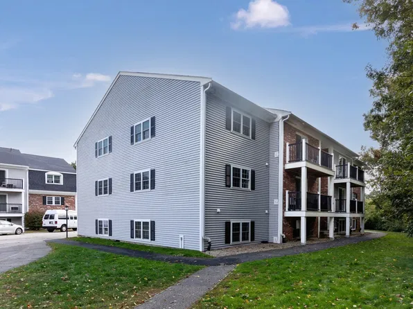 15 Chapel Hill Dr APT 12, Plymouth, MA 02360