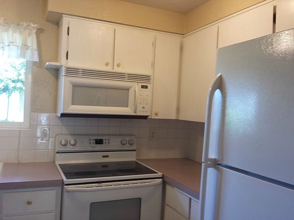 5th image of 801 37th St SE Unit A