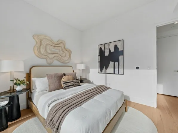 312 West 43rd Street image 9 of 32