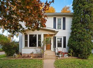 221 E River Dr, Omro, WI 54963