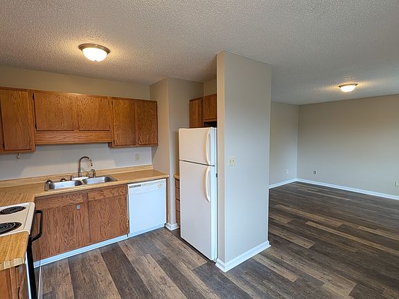 5th image of 382 Britton Ave APT 2