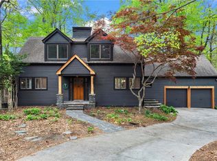 1890 Spalding Dr, Sandy Springs, GA 30350