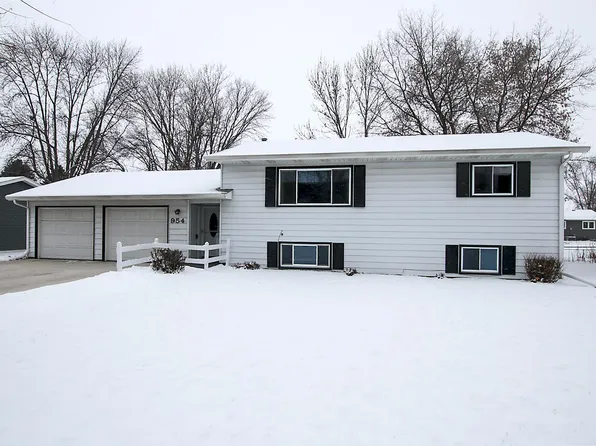 954 Merrill St SW, Hutchinson, MN 55350