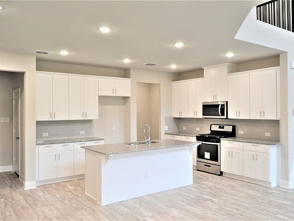 4th image of 6412 Burbank Way