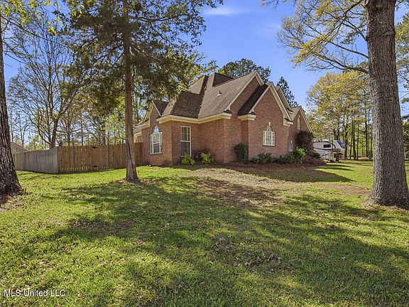 5th image of 116 Windsor Blvd