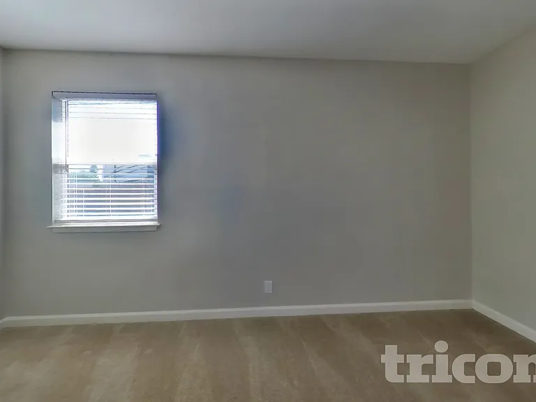 5041 Whittier Dr — Photo 6
