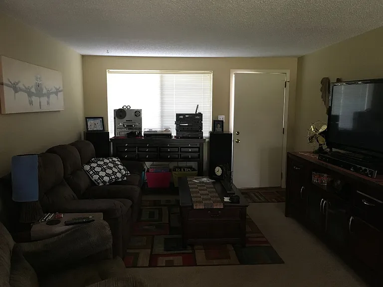 2204-2206 Albany Ct — Photo 4