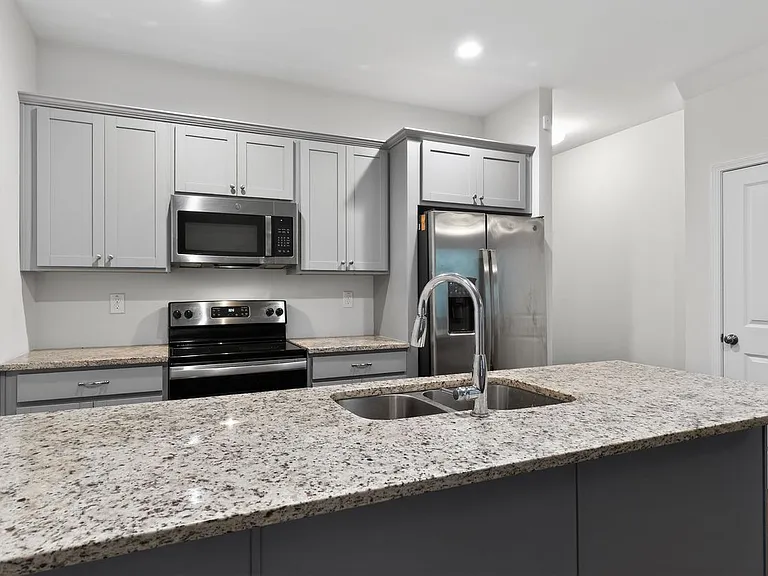 3122 Meadowstone Ln SW — Photo 3