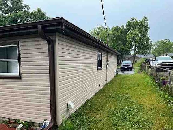 5th image of 464 W Arlington Ln