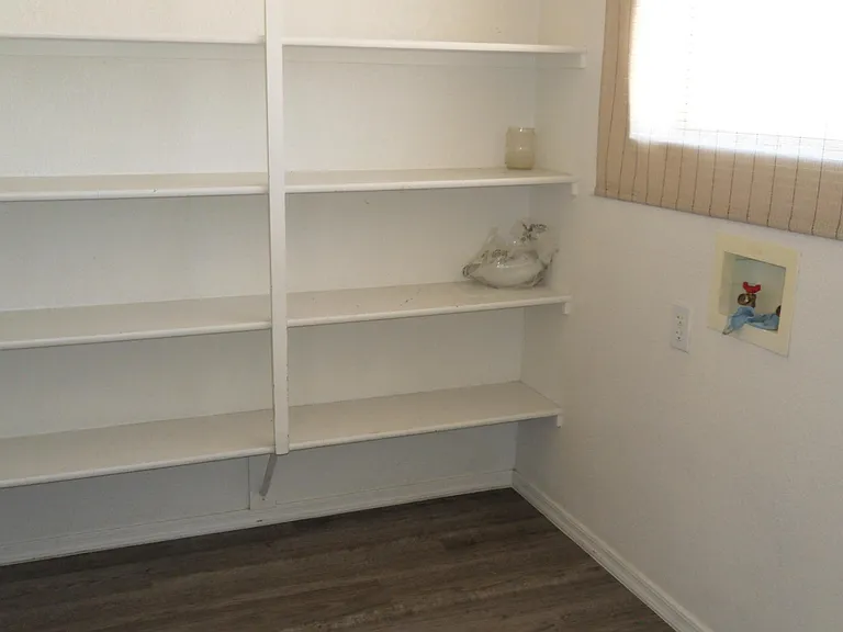910 E Beth Dr — Photo 6