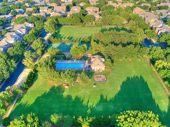 5th image of 18109 Barrington Dr