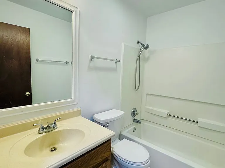 700 Whitman St — Photo 13