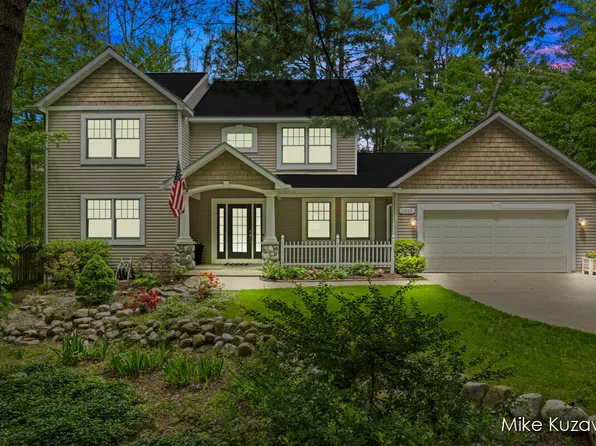 5853 Woodbriar Dr NE, Belmont, MI 49306