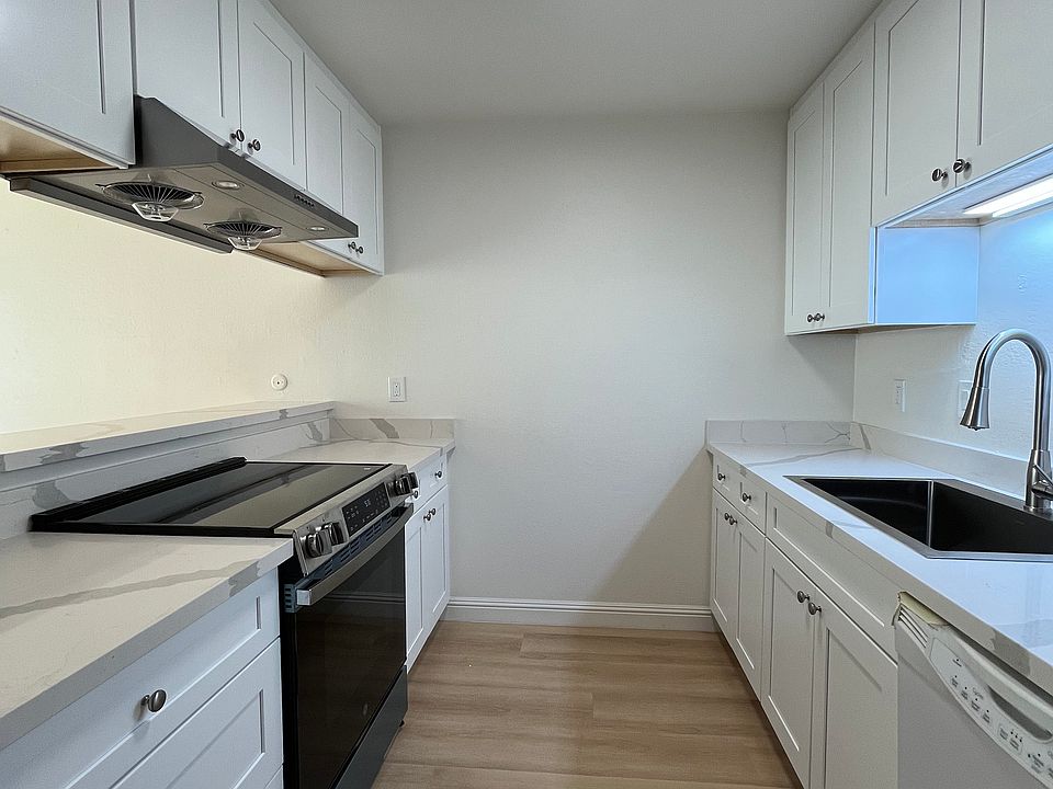 1st image of 125 Connemara Way APT 127