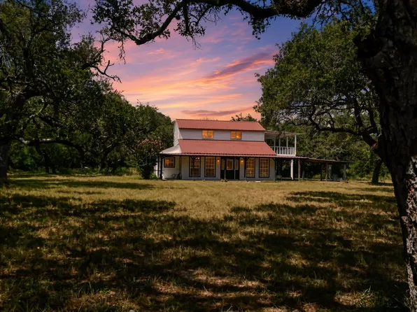 1097 White Loop Rd, Columbus, TX 78934