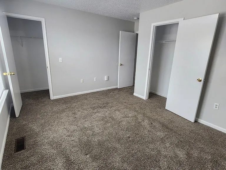Castlewood Apartments - Huntsville, AL — Photo 10