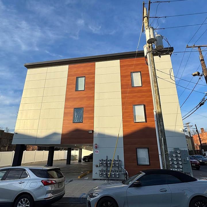 1st image of 115-117 Hamilton Ave #202
