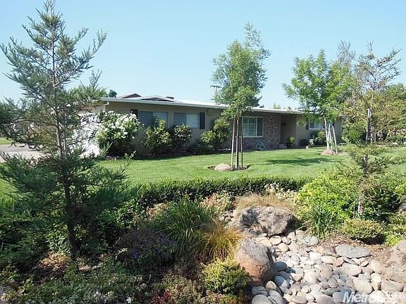 3rd image of 2211 Yosemite Ave