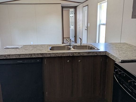 4th image of 2200 33rd St NE #20