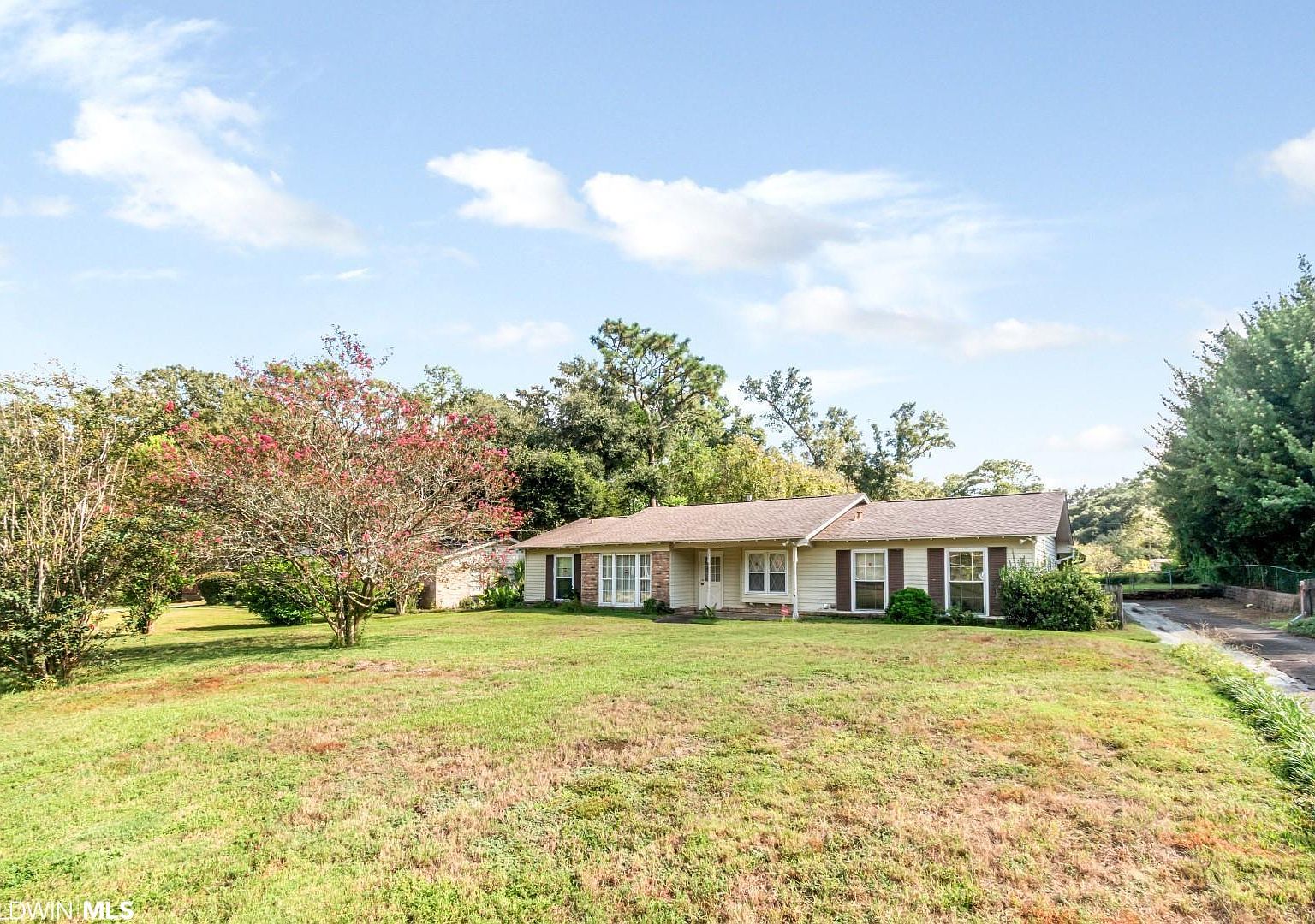5901 Chalet Dr N, Mobile, AL 36608 Zillow