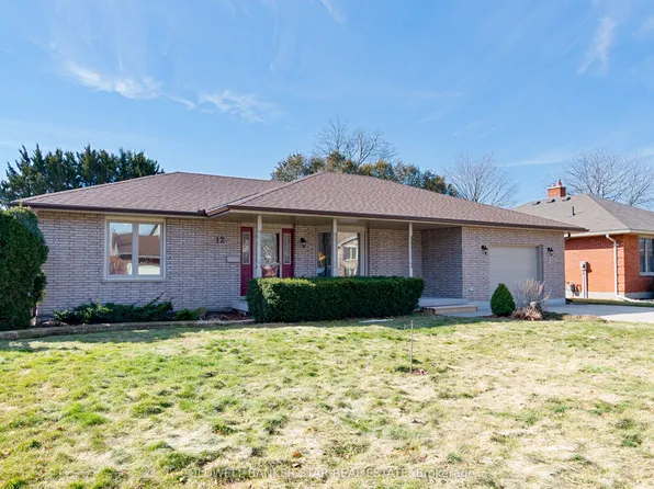 12 Treadwell St, Aylmer, ON N5H 3B5