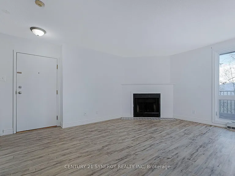 1589 Saint Bernard St #403 — Photo 4
