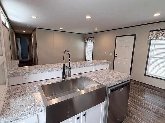 2nd image of 2099 Outer Rd #161