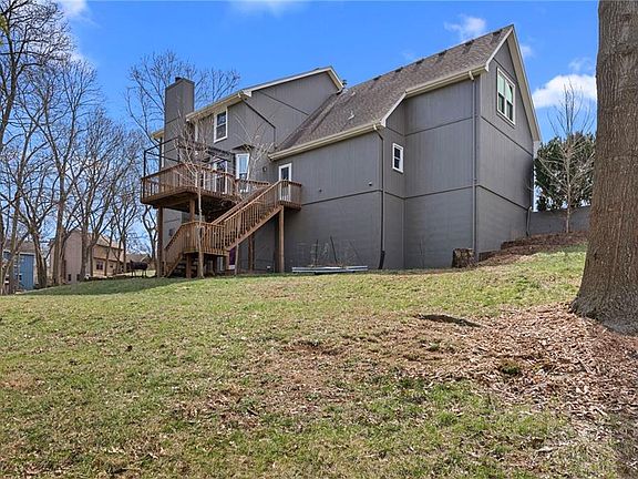 3rd image of 2402 SW Springcreek Ct