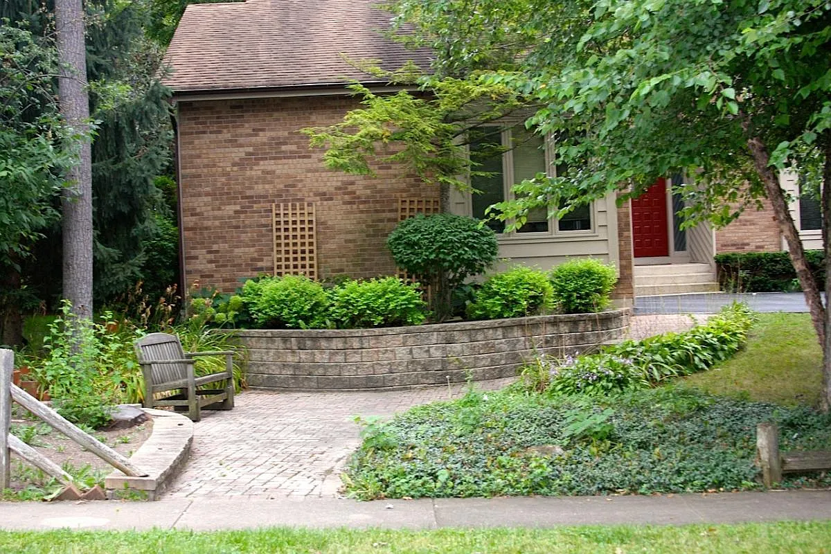 19 Clayton Ave photo 1