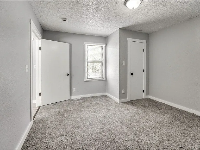 1209 NE 42nd St — Photo 19