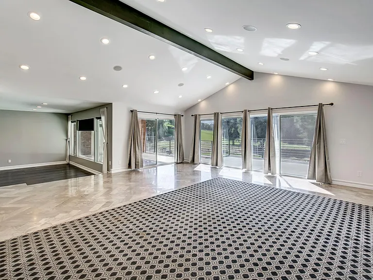 1710 Country Club Dr — Photo 18
