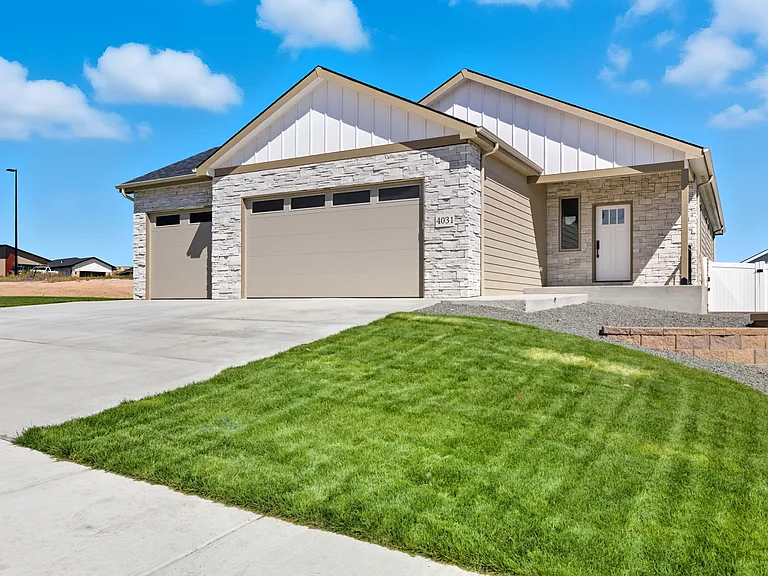 4031 Saddleback Ln — Photo 1