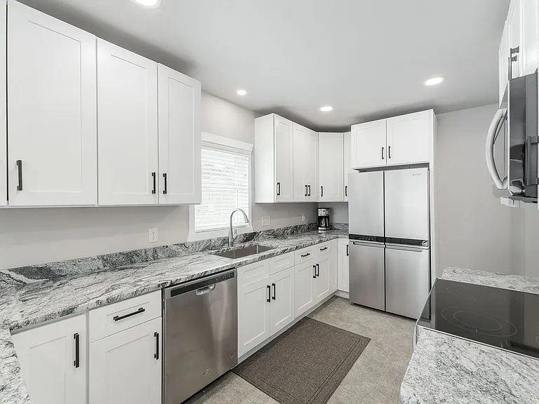 1205 S 7th Ave — Photo 6