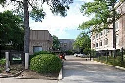 1 bed, 1.0 bath, 833 sqft, $1,230 — Photo 3
