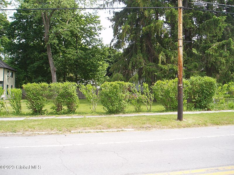 4th image of 214 Main Street